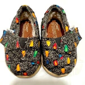 Holiday Toms Shoe w/ Sherpa Lining and Velcro closure. Sz 3
